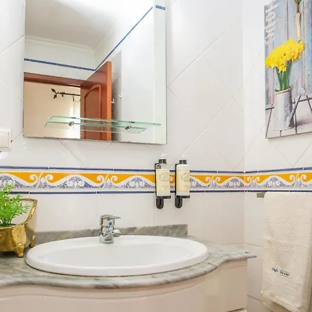 Joana Vasconcelos, Ocean View & Pool - Pata Da Gaivota 로리냐